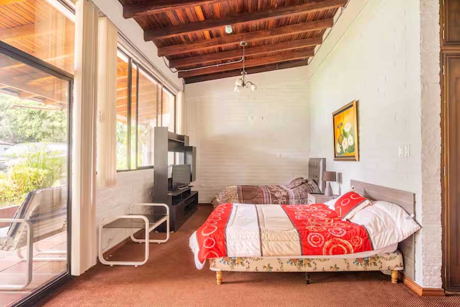Habitación luminosa con salida al exterior